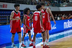 篮板场场输!媒体人:中国U19联防太多了 挡不住人就容易被爆篮板