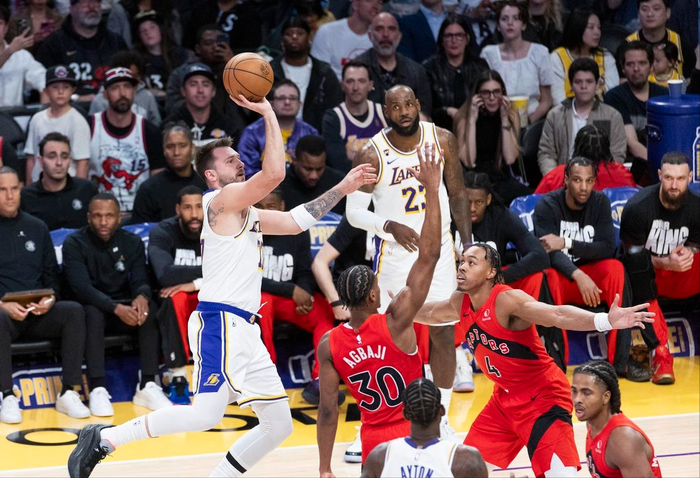 开云官网-掀翻东部第4,湖人收获很丰富,练出了新阵容,一事情也能做好|八村塁|猛龙|多伦多猛龙队|洛杉矶湖人队|贾里德·范德比尔特_新浪体育_新浪新闻